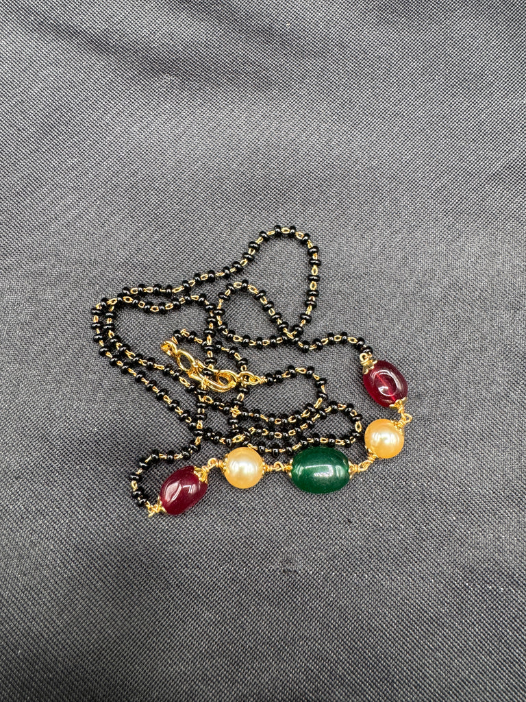 Black bead chain with multicolored Stones and Swarovski pearls