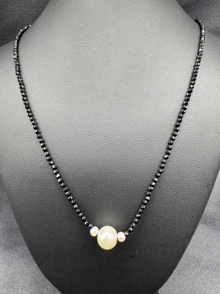 Single line black bead chain with pearl chain