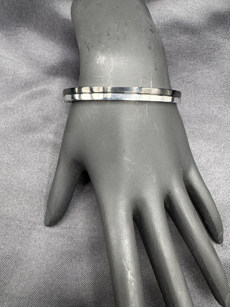 Black & Silver metal side-opening kada bangle/ bracelet