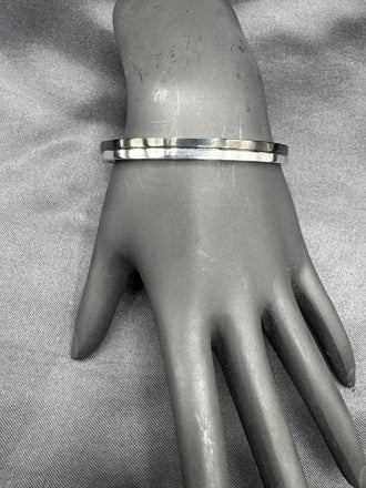 Black & Silver metal side-opening kada bangle/ bracelet