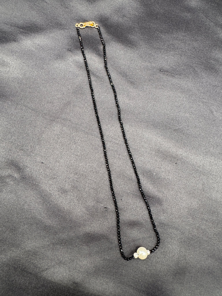 Single line black bead chain with pearl chain