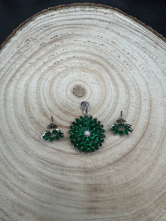 Flower design Emerald stone silver pendant with matching earrings