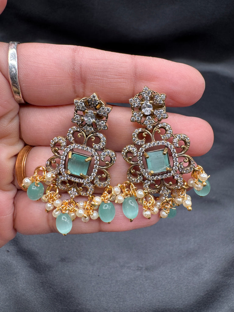 Light Green stones with Swarovski pearls trendy necklace set