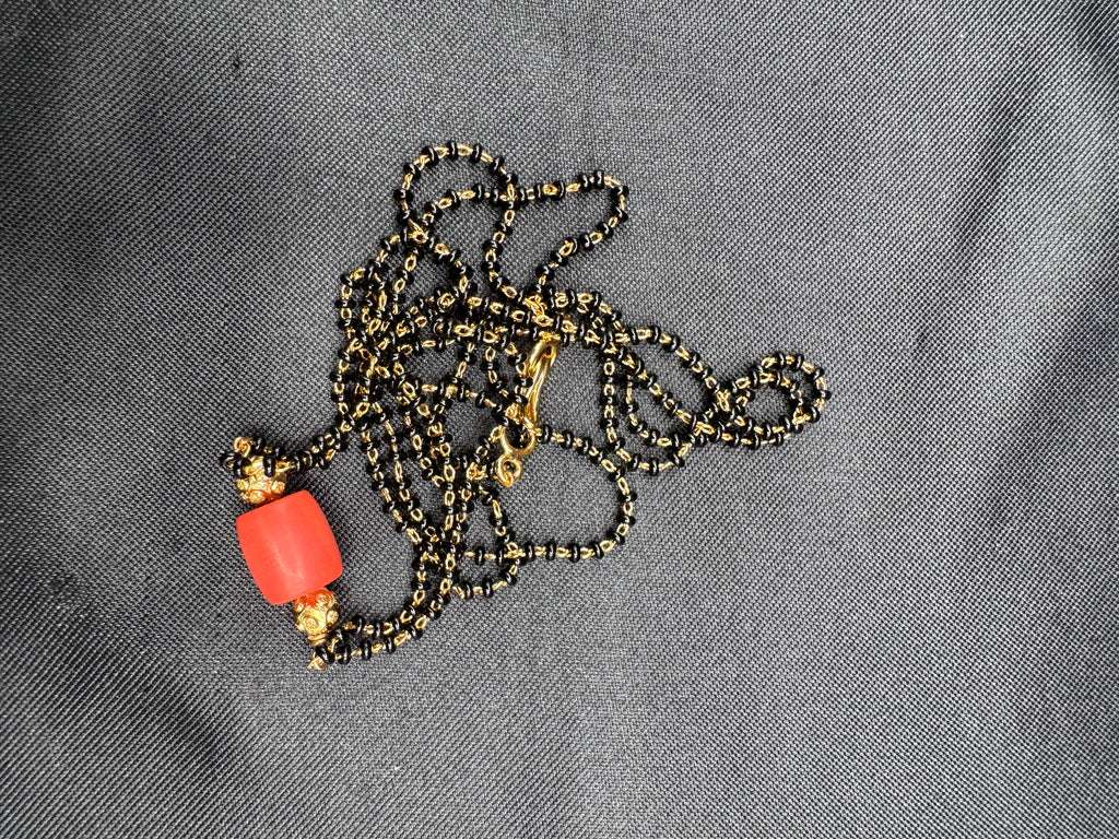 Coral bead with a black beads chain