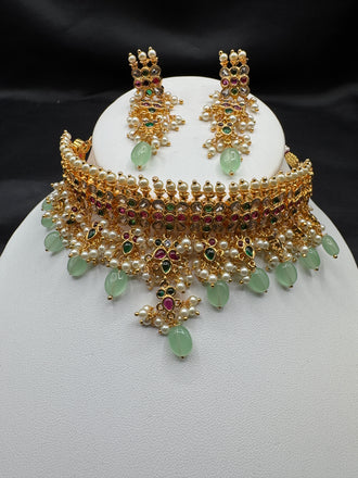 Multicolor Stones with pearls and green beads choker set
