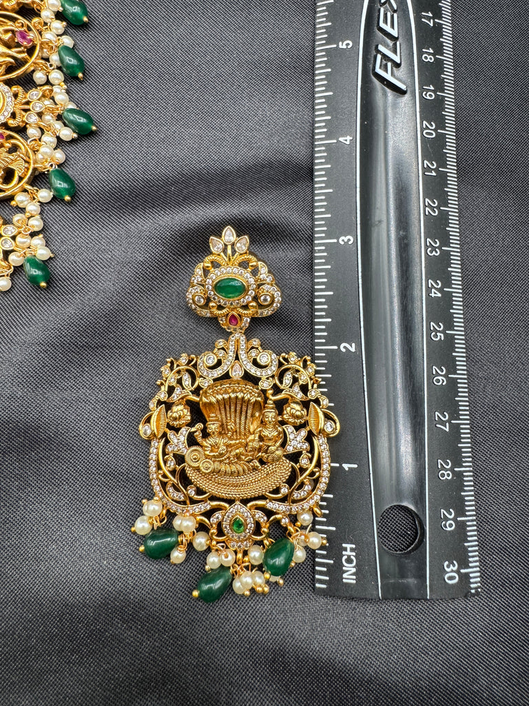 Dasavatharam with a multicolored and pearl necklace set