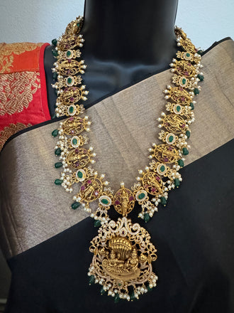 Dasavatharam with a multicolored and pearl necklace set