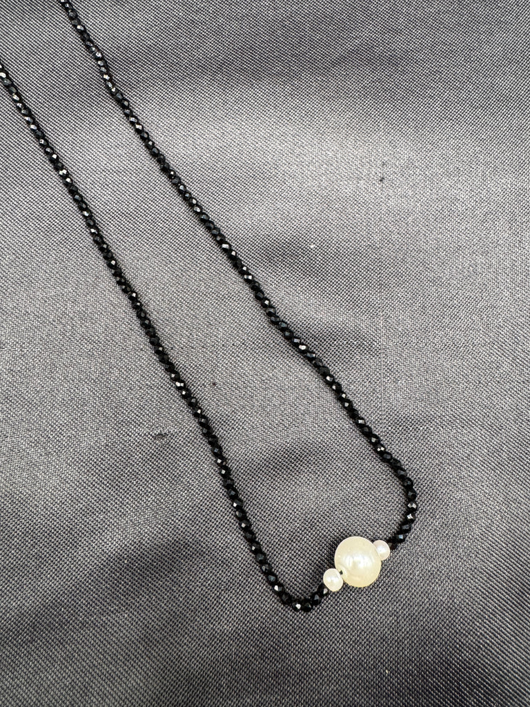 Single line black bead chain with pearl chain