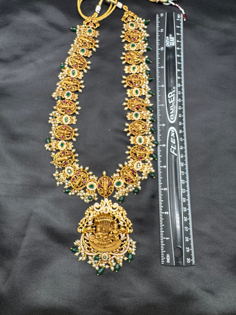 Dasavatharam with a multicolored and pearl necklace set