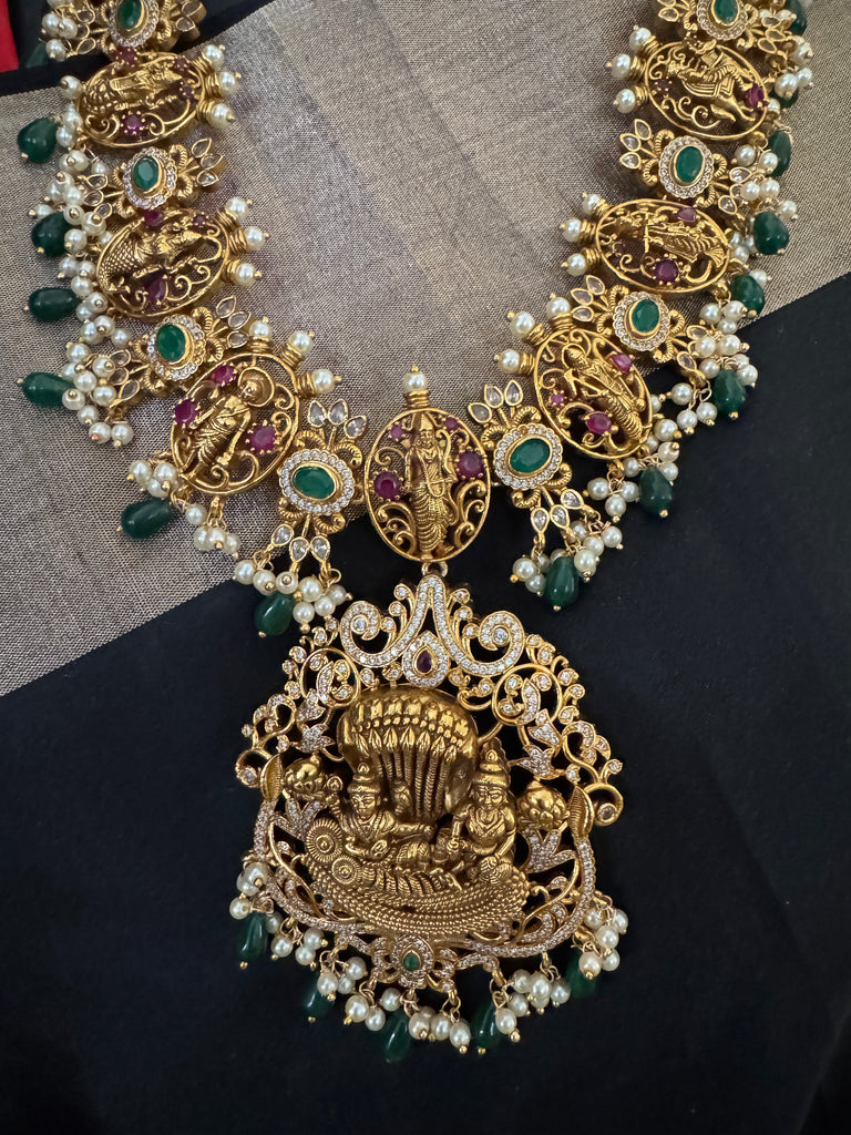 Dasavatharam with a multicolored and pearl necklace set