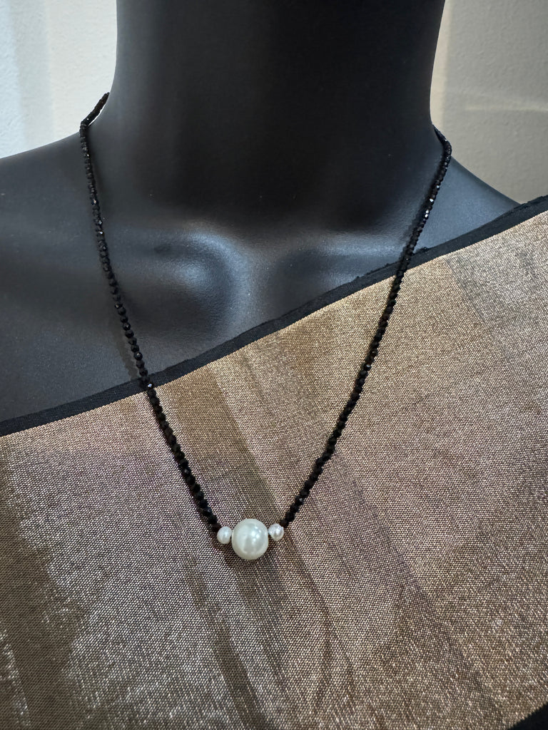 Single line black bead chain with pearl chain