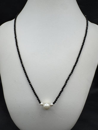 Single line black bead chain with pearl chain