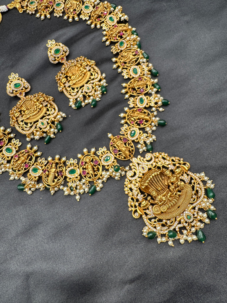 Dasavatharam with a multicolored and pearl necklace set