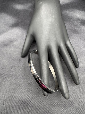 Black & Silver metal side-opening kada bangle/ bracelet