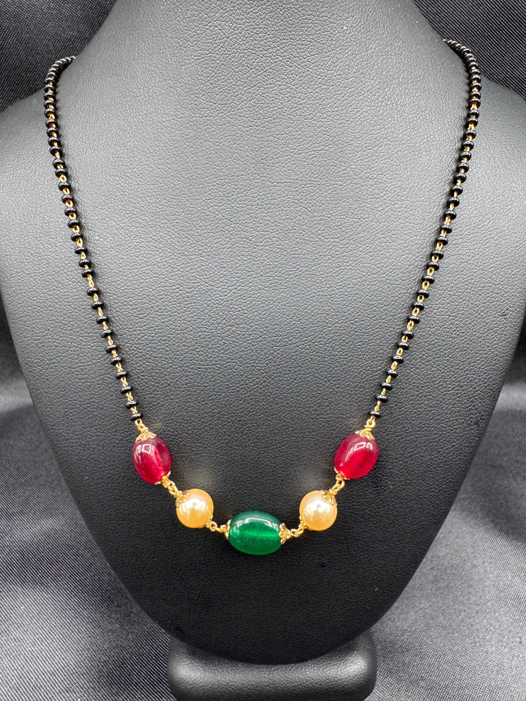 Black bead chain with multicolored Stones and Swarovski pearls