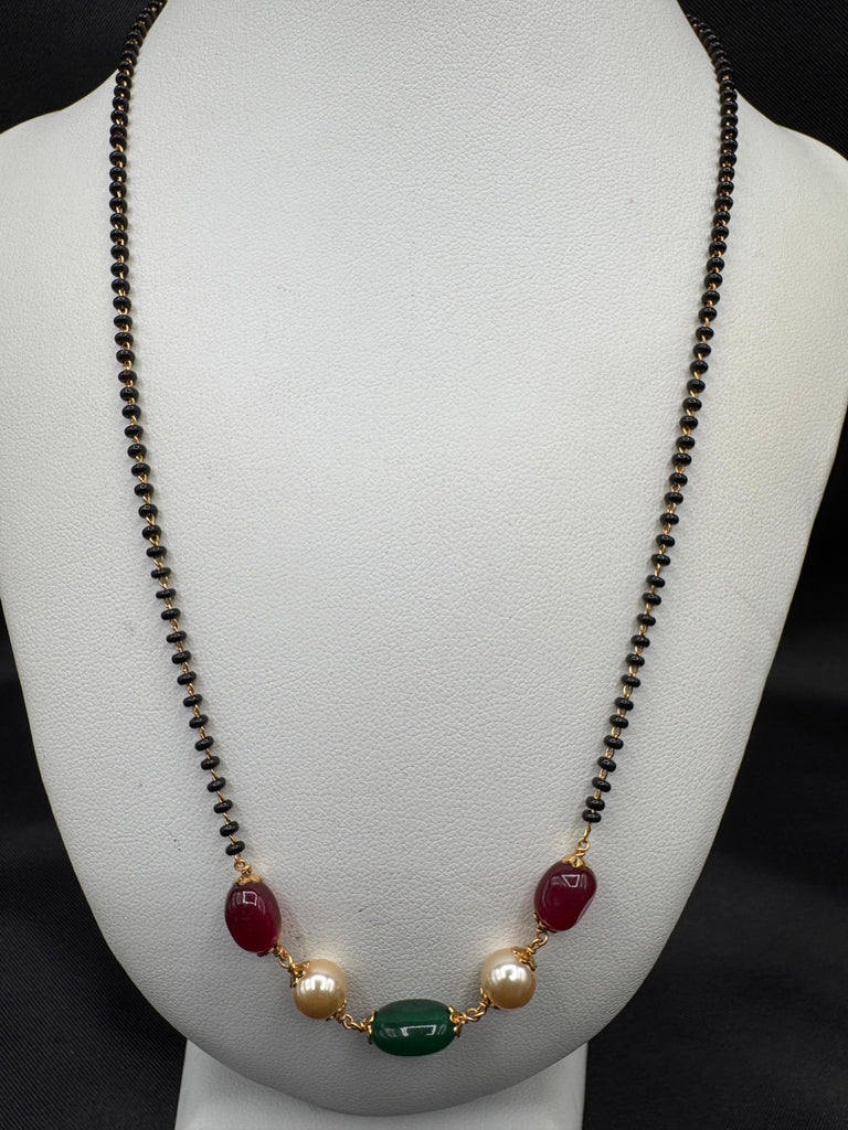 Black bead chain with multicolored Stones and Swarovski pearls