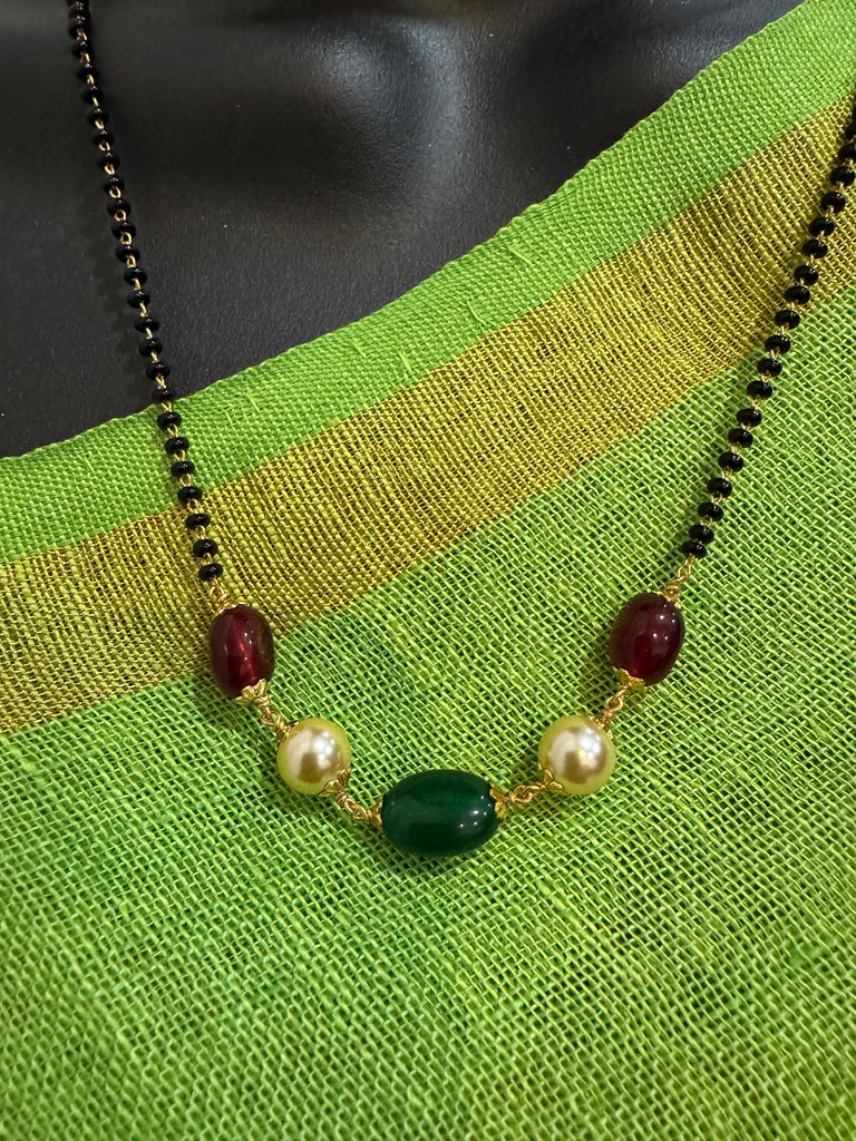 Black bead chain with multicolored Stones and Swarovski pearls