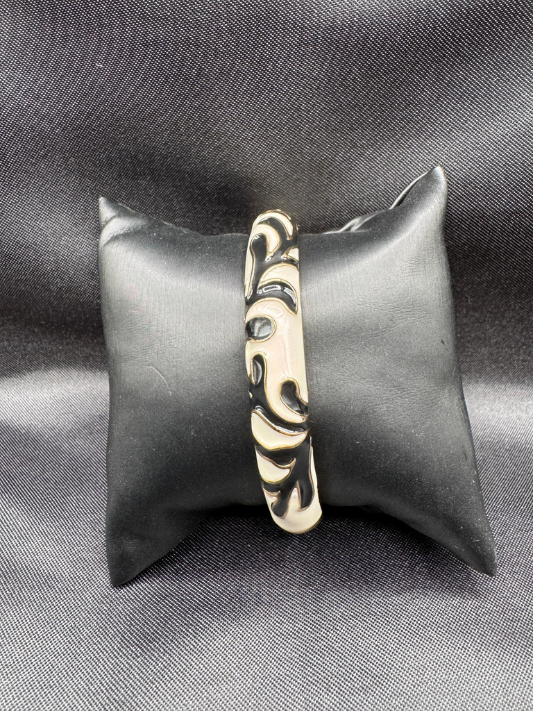 Black & Wite enamel paint side-opening kada bangle/ bracelet