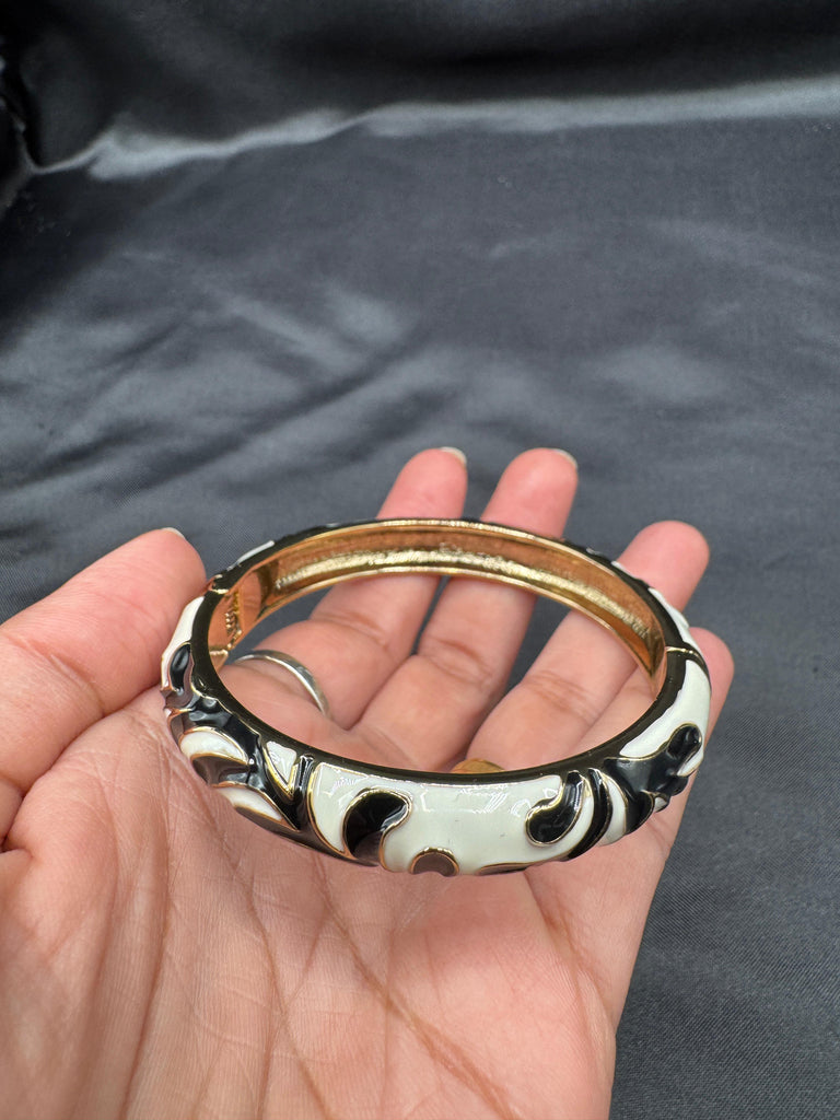 Black & Wite enamel paint side-opening kada bangle/ bracelet