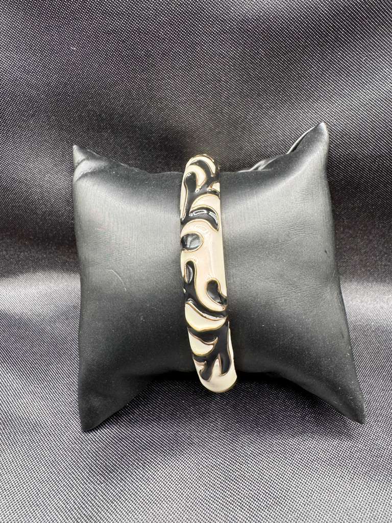 Black & Wite enamel paint side-opening kada bangle/ bracelet