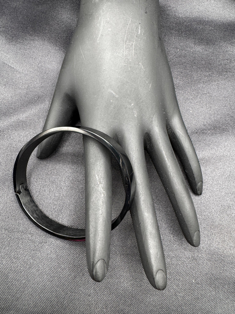 Black metal side-opening kada bangle/ bracelet