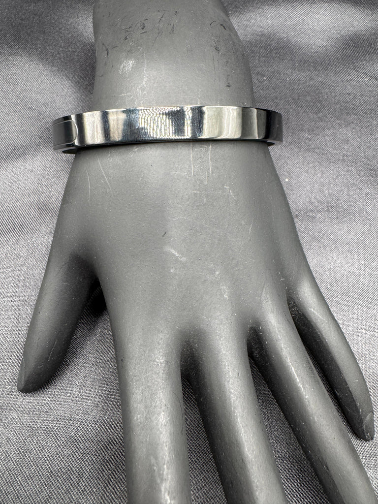 Black metal side-opening kada bangle/ bracelet