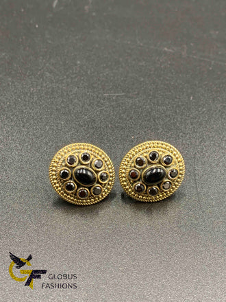 Traditional and antique look ovel shape emerald and black stones studs