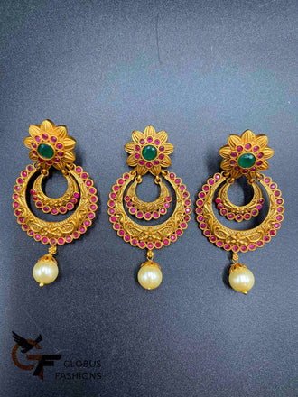 Traditional antique look multicolor stones pendant and earrings