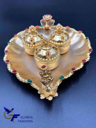 Leaf design plate with attached three cups