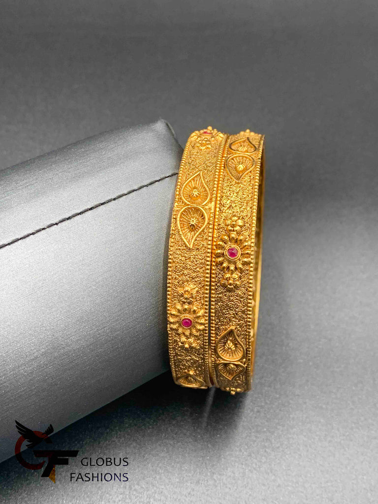 Simple design traditional antique look set of two bangles