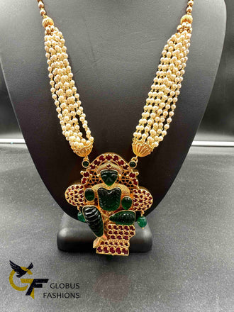 Kemp stones & Jade stone pendant with pearl’s necklace