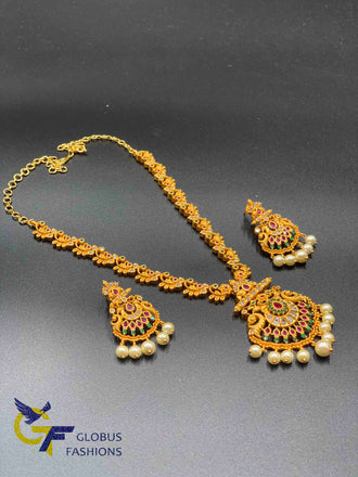 Beautiful and traditional multicolor stones with pearls short necklace