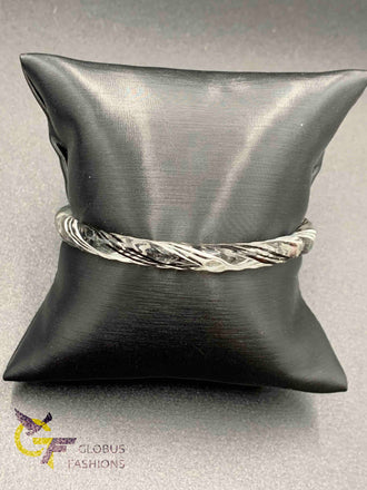 Black & White glass bangle