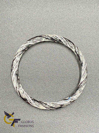 Black & White glass bangle