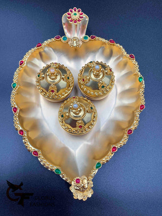 Leaf design plate with attached three cups