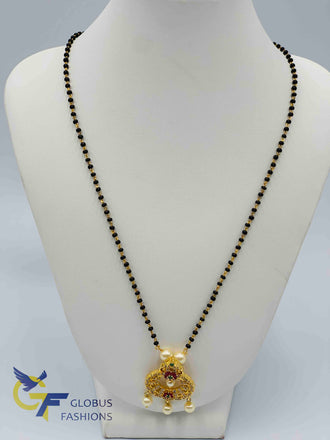 Multicolor stones with pearls pendant with a single line black beads chain