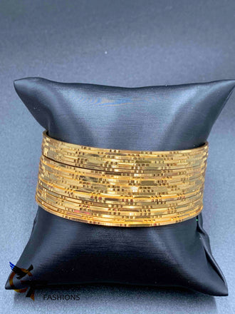 Very simple and elegant simple cut design gold bangles