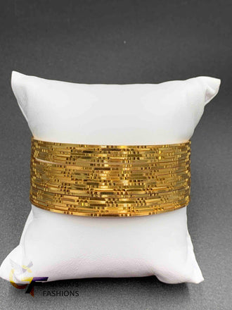 Very simple and elegant simple cut design gold bangles