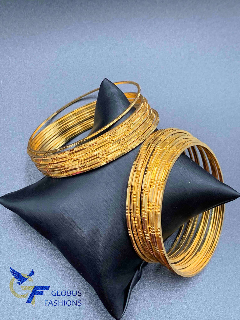 Very simple and elegant simple cut design gold bangles