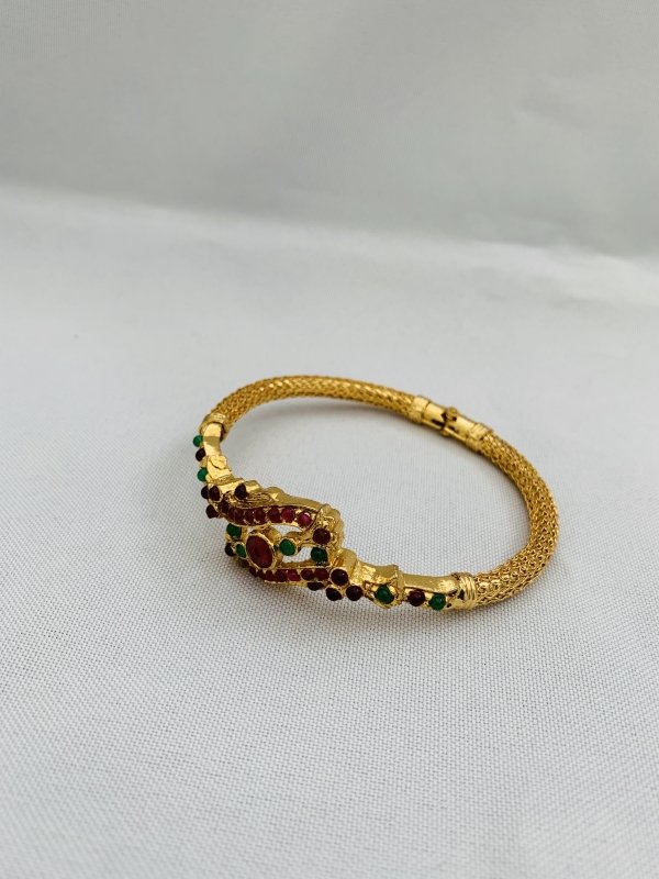 Traditional and antique look multicolor stones bracelet - Globus Fashions
