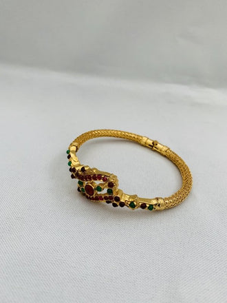 Traditional and antique look multicolor stones bracelet - Globus Fashions