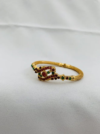 Traditional and antique look multicolor stones bracelet - Globus Fashions