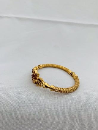 Traditional ruby stones kada bracelet - Globus Fashions